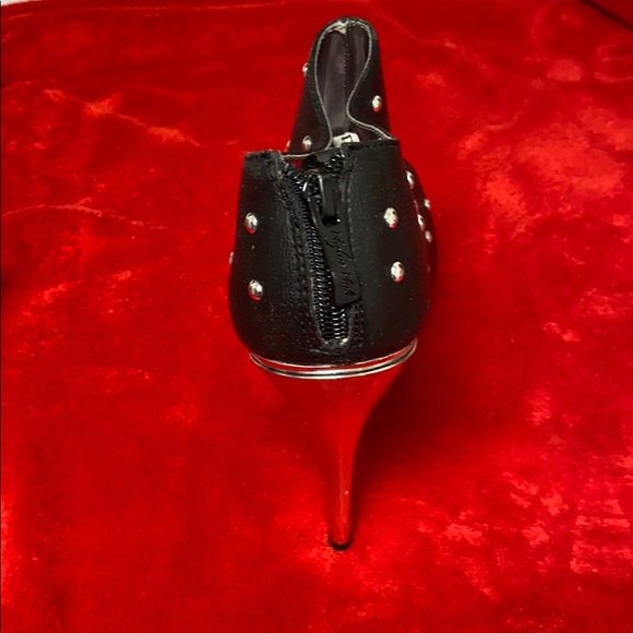 Heels - Picture 5 of 5